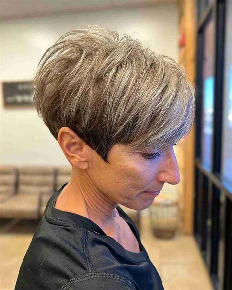 coupe boule degradee|Coupe boule dégradée femme 50 ans : un look plus jeune avec。